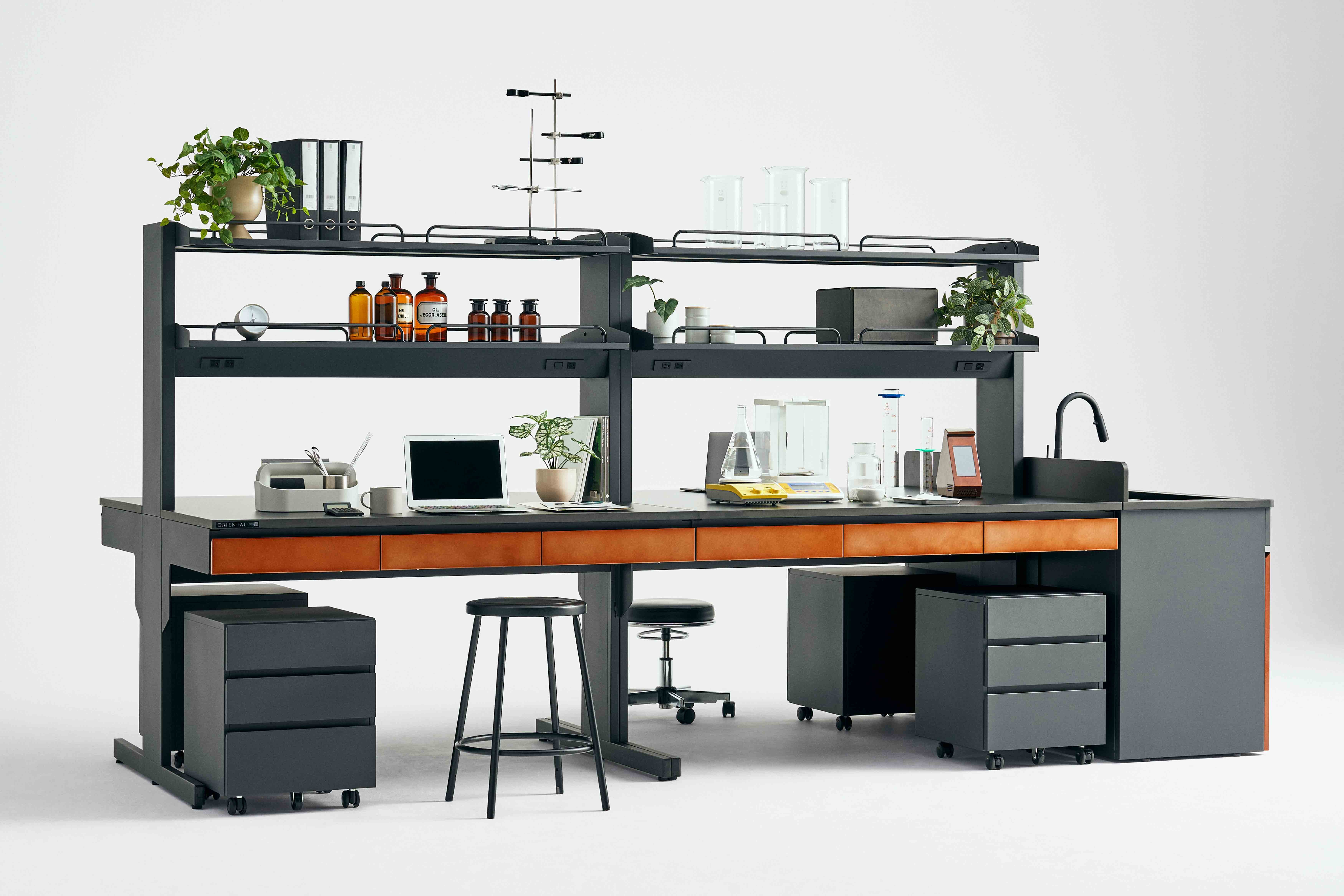 「オールスチール製ラボファーニチャー「DAHLIA」」の画像